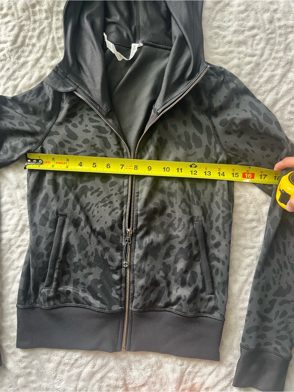 Lululemon Women’s Namasker Hooded Jacket Animal Swirl Deep Coal Black | Size 2 - Picture 10 of 14